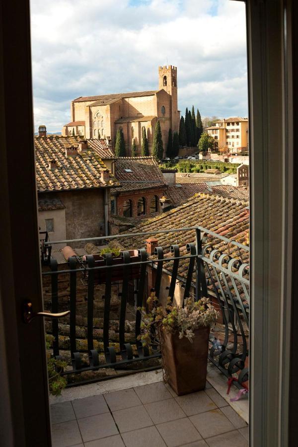 Dama Charming Apartment 100M From Piazza Del Campo Siena Luaran gambar